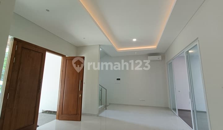 Rumah baru modern minimalis bagus tengah kota Semarang daerah elit siap huni dekat tol dekat Akpol dekat sekolah internasional dijual di Graha Candi Golf Jangli Candisari Semarang atas