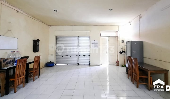 Rumah tengah kota Semarang pusat kota di Pecinan area kuliner pertokoan dijual di Gambiran Kranggan Semarang tengah