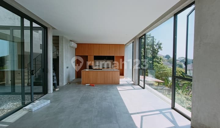 Rumah baru modern minimalis tengah kota Semarang ada view bagus daerah elit dekat sekolah internasional dekat Akpol dekat tol siap huni dijual di Gajahmungkur Semarang atas