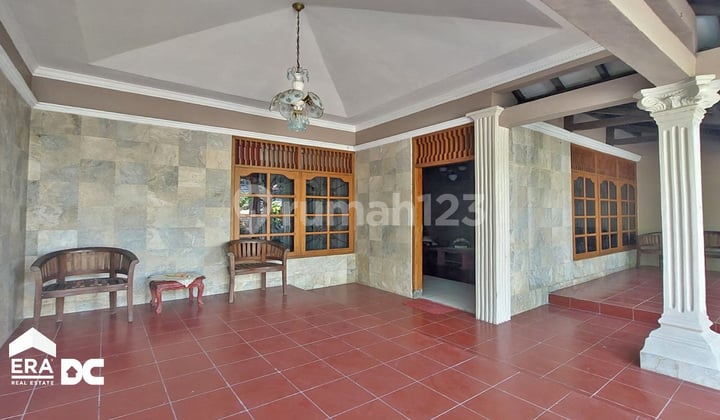 Rumah besar luas tengah kota Semarang daerah elit siap pakai dekat tol dekat sekolah internasional akpol disewakan di Klabat Candisari Semarang atas