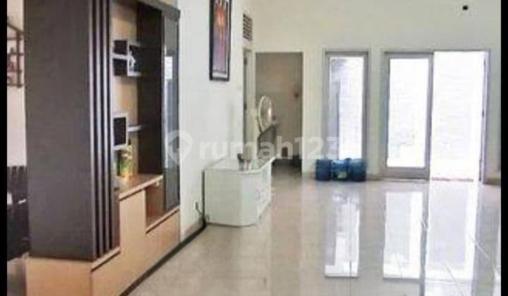 Rumah besar tengah kota semarang siap pakai disewakan di seteran miroto semarang tengah