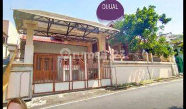Rumah bagus tengah kota Semarang siap huni dekat bandara dijual di Borobudur Manyaran Semarang barat