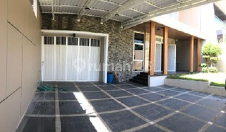 Rumah tengah kota siap pakai di Padma Boulevard Utara Semarang Barat