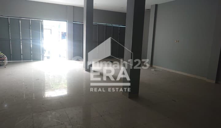 Jual Cepat! Ruko Pinggir Jalan Raya Bekasi - bisa Dibagi Jadi 2 Unit, Potensi Income Ganda!