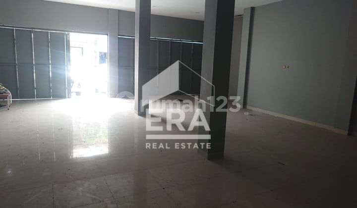 Sell Fast! Bekasi Main Road Shop House - Can Be Divided Into 2 Units, Double Income Potential!