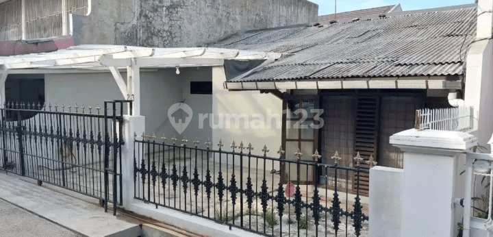 Rumah 1 Lantai di Kelapa Gading - Pinggir Jalan Carport 2 Mobil