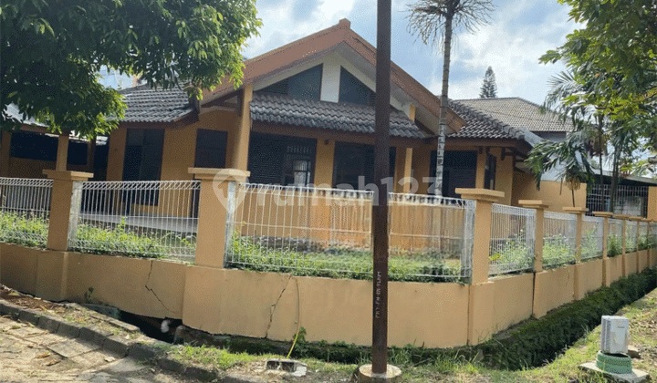 Hook Timur LT 400M²! Sewa Rumah Elite Kemang Pratama 1, 3Kt+1R Art, Nego!