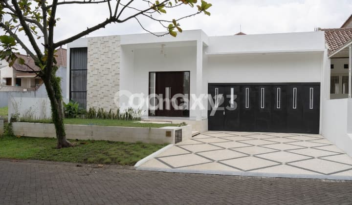 Rumah Modern Minimalis Riverside Malang Area Harris Hotel GMK03577