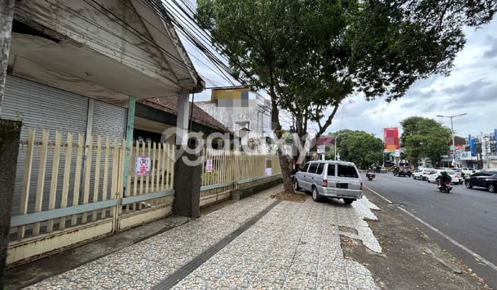 Affordable Ready-to-Live House, Strategic Location on Jaksa Agung Suprapto Main Road, Malang City. Suitable for Shop, Hotel, Restaurant, Showroom.