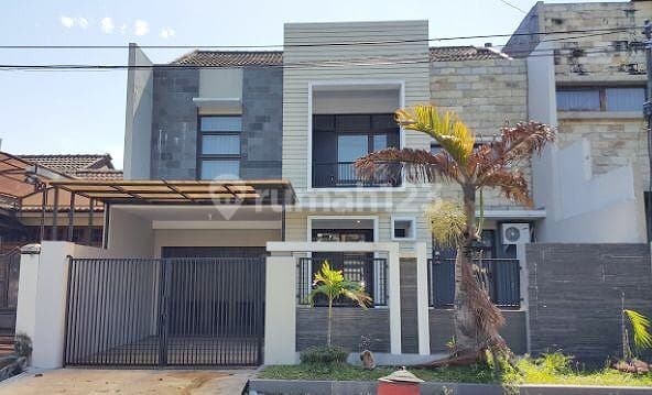 Rumah 2 Lantai Siap Huni Poros Jalan Perumahan Cluster Araya Pondok Blimbing Indah PBI Malang Kota Lokasi Strategis dekat Tol, Kampus Binus