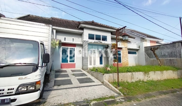 House Near Brawijaya Villa Bukit Tidar Joyoagung Lowokwaru Malang City GMK03541