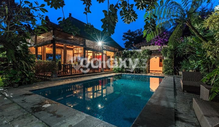 Villa House Batu Land Area 2000m² Business Home Villa Still Active +Private Pool