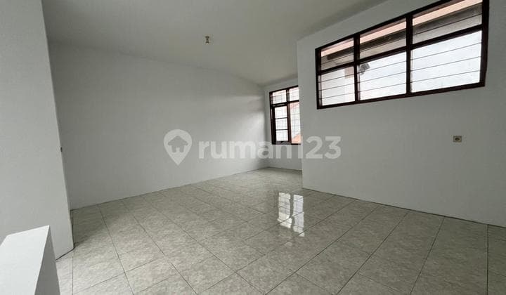 Murah T K I 2 Dijual Rumah 2 Lantai di Taman Kopo Indah 2 Bandung