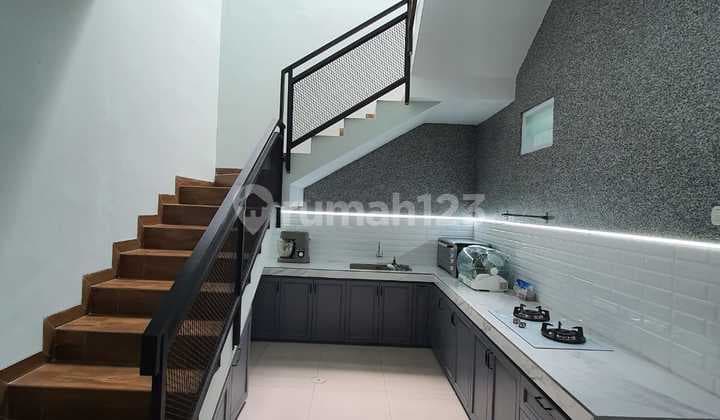 Tki 5 Springvile Hoek Siap Huni Hadap Timur, Di Taman Kopo Indah, Di Bandung