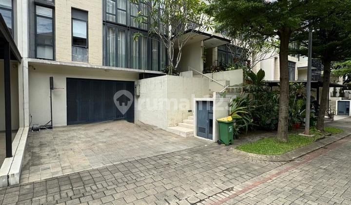 Dibawah Pasaran. Rumah Mewah Navapark Cluster Lancewood, Bsd City