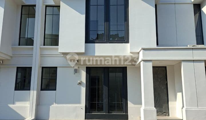 For Rent: 2-Story House with 4 Bedrooms in Cluster Citra Garden Bintaro, Good, Near Toll Access and KRL
