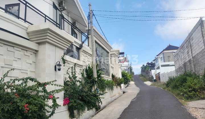 Tanah Hoek Strategis Area Vila Jalan Utama Gayang Sari, Nusa Dua