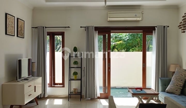 Villa Bergaya 3 Kamar Tidur di Royal Garden Nusa Dua, Lengkap dengan Perabotan