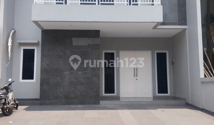 Rumah 2,5 Lantai Dekat dengan Sekolah dan Tempat Ibadah dan Ecoplaza