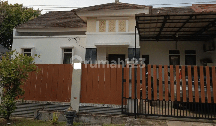 Rumah Hoek Luas di Harapan Indah Bekasi