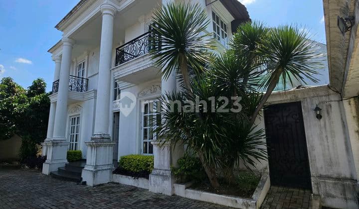 Neoclassical Luxury House in Cipinang Cempedak Jatinegara