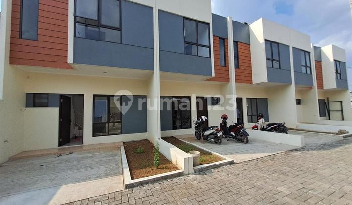 Rumah Townhouse 2 lantai belakang Grand Wisata ready stock siap huni Di Mustika Jaya Kota Bekasi