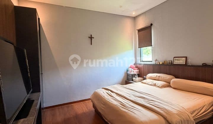 Rumah Mewah 2 Lantai Full Furnish Lokasi Strategis di Alam Sutera