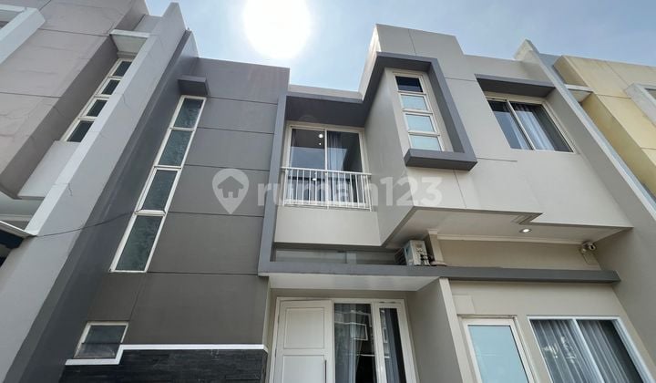 RUMAH CANTIK DI GADING SERPONG 2 LANTAI FULL RENOV SIAP HUNI