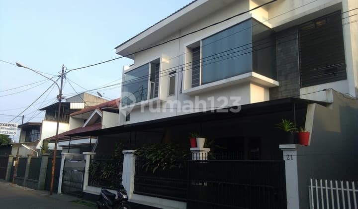 Rumah elegan 2 lantai siap huni di kembar sayap bkr