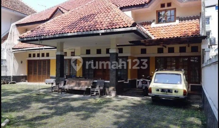 Rumah klasik pusat kota di Sayap dago bawah dekat bec
