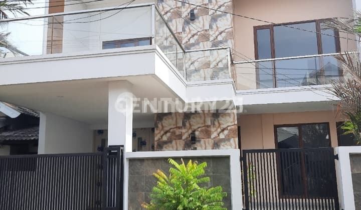 Rumah Mewah Cantik Strategis di Bintaro Sektor 5, Semi Furnished