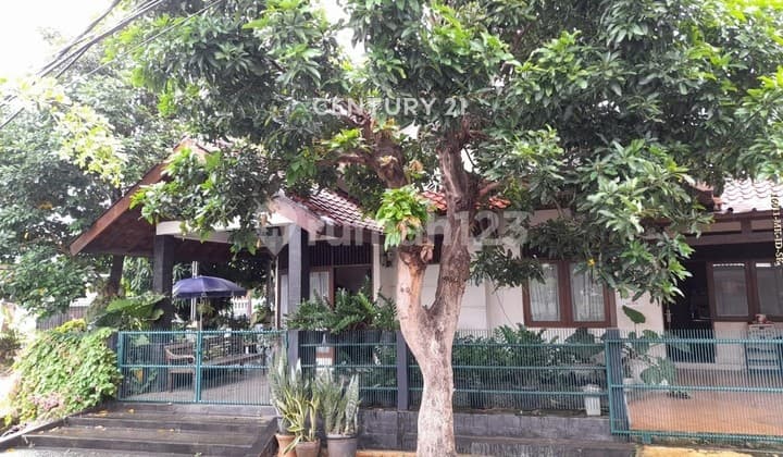 Hook House with Spacious Land in Bintaro Jaya Sector 5
