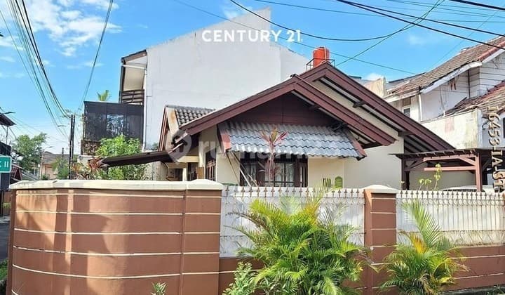 Dijual Rumah Hook Halaman Luas Lokasi Dekat Stasiun Pondok Ranji