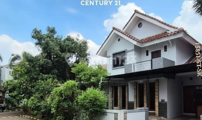 For Sale House Hook Position with Strategic Location in Sector 9