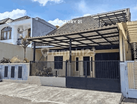Neat and Ready-to-Live House for Sale in Kencana Loka BSD City