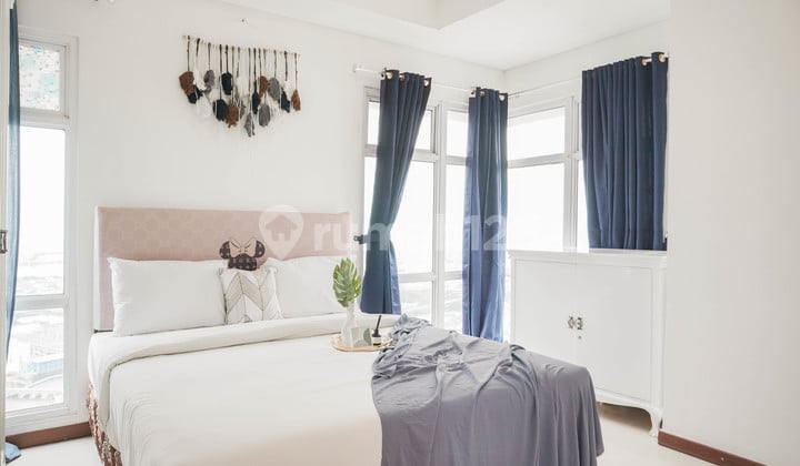 Furnished And Unfurnished Apartemen Green Bay Condominium