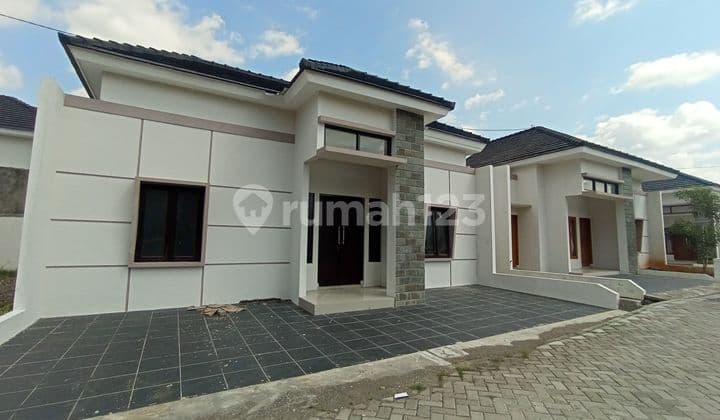 Rumah Sapphire Townhouse di Slawi Alun2