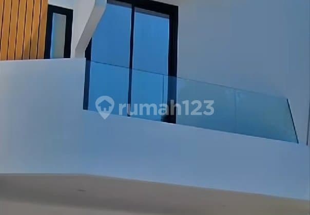 Rumah Modern Cantik Dekat Lebakbulus MRT