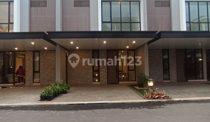Rumah Paling Recomend Nempel Mrt Lebak Bulus