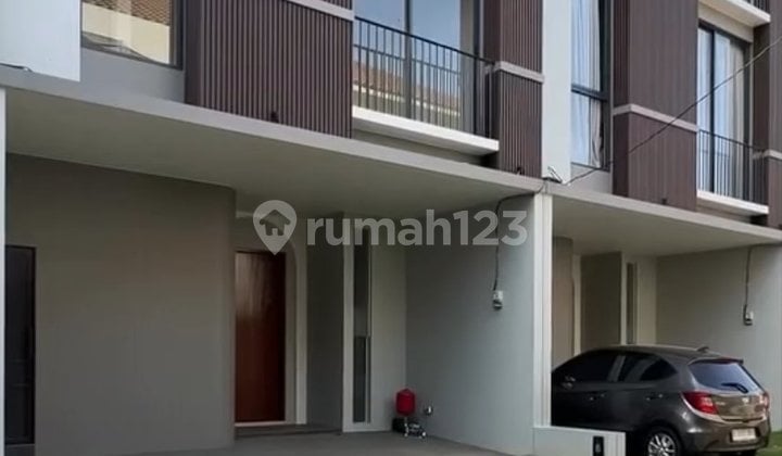 Rumah Resort Lebakbulus Hanya 1 KM ke MRT Lebakbulus