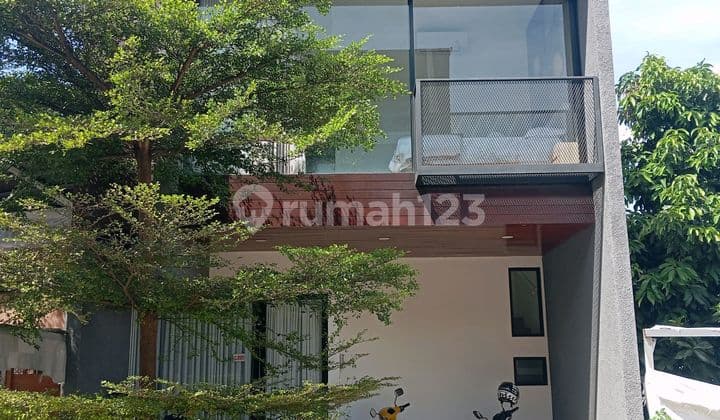 Rumah Cantik Rooftop Cirendeu Nempel MRT Lebakbulus