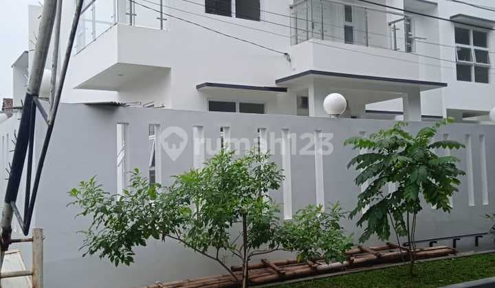 Rumah Hook Komplek Paling Nyaman di Cinere