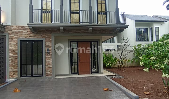 Rumah Hook Nyaman Taman Samping Luas Harga Murah
