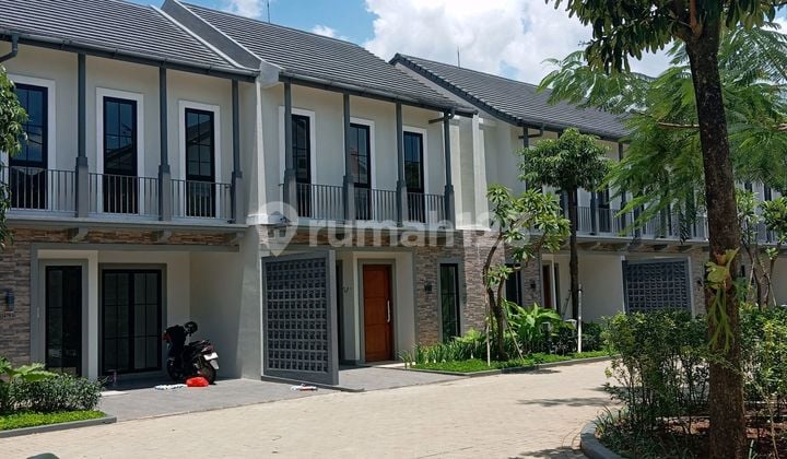 Rumah Risort Mewah Siap Huni Nempel MRT Lebakbulus