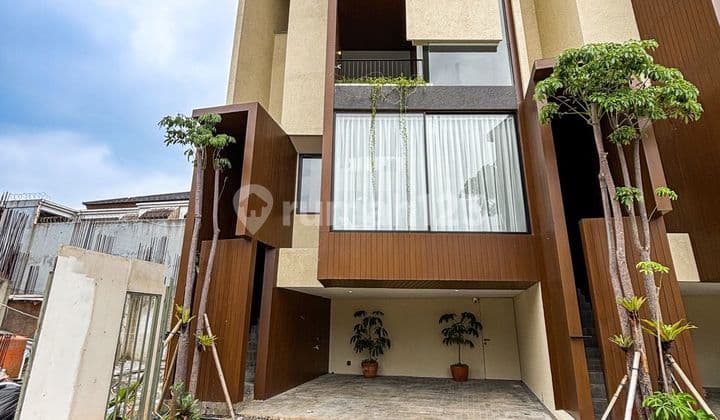 Rumah 4 Lantai di Ampera Raya Kemang Viuw Perkotaan