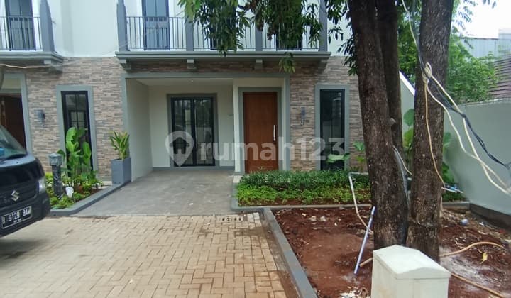 Rumah Pojok Depan Taman Paling Nempel MRT Lebakbulus