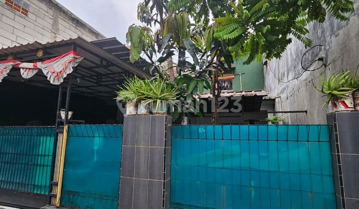 Jual Cepat! Rumah Besar LT 270 M² di Bekasi Timur - Garasi & Carport Luas