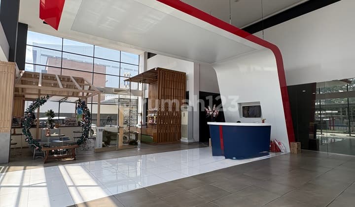 Disewakan Gedung 3 Lantai Ex Showroom Ramai Strategis di Alam Sutera, Tangerang Selatan