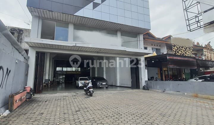 Wide Building Suitable for Car Showroom, Restaurant, Sinduadi, Mlati, Sleman, Jogja