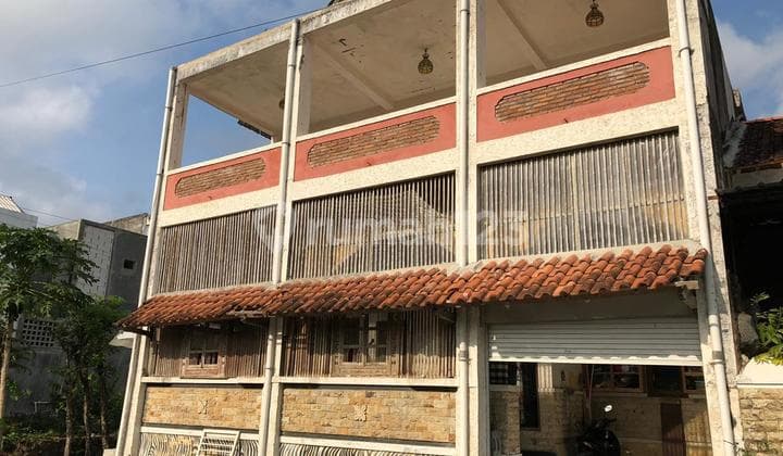 Rumah Villa Mezzanine, Jakal Km 14, Sukoharjo, Ngaglik, Sleman